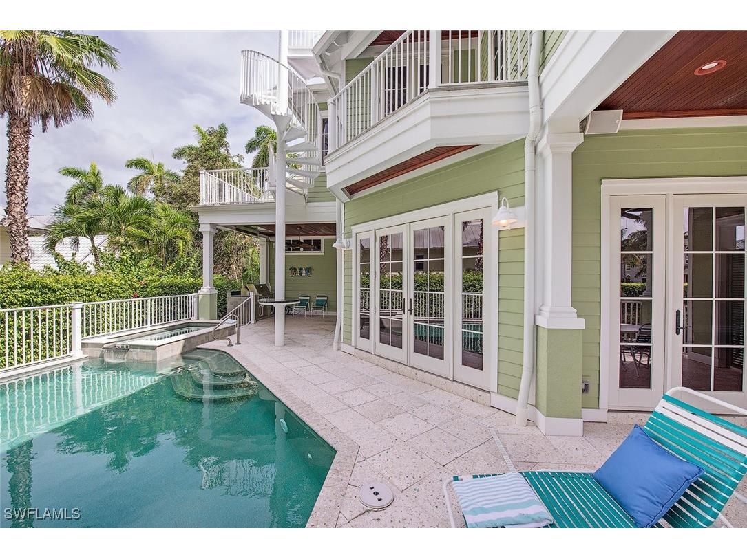 85 13th Avenue S Naples FL 34102 226005316 image1