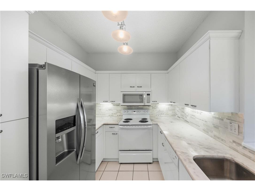 85 Silver Oaks Circle SW #6-102 Naples FL 34119 226004123 image10