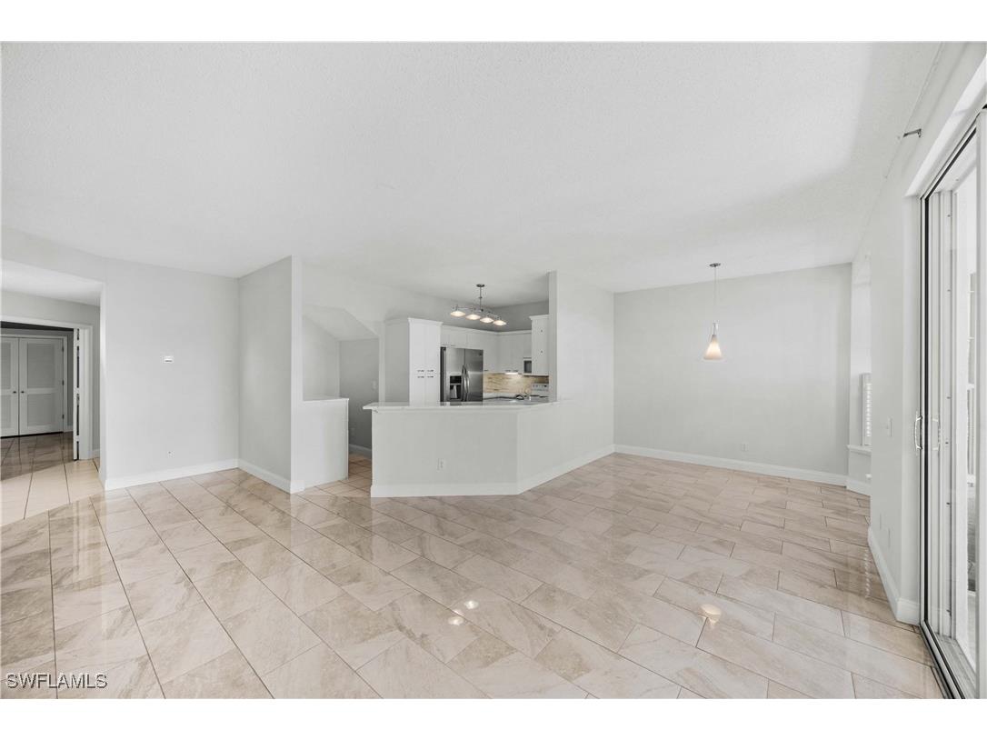 85 Silver Oaks Circle SW #6-102 Naples FL 34119 226004123 image5