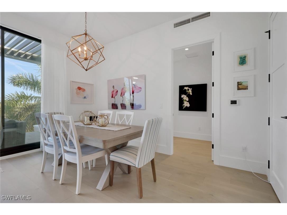 850 Central #303 Naples FL 34102 225079831 image10