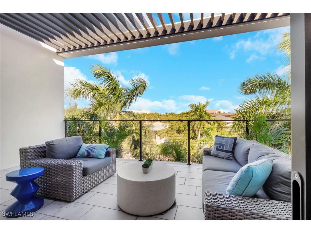 850 Central #303 Naples FL 34102 225079831 image15