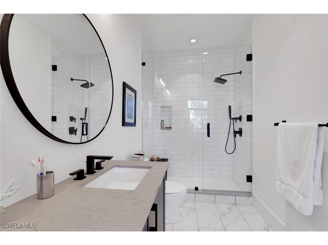 850 Central #303 Naples FL 34102 225079831 image21