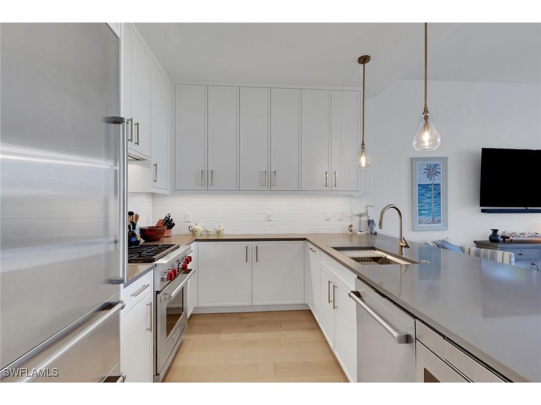 850 Central #303 Naples FL 34102 225079831 image5