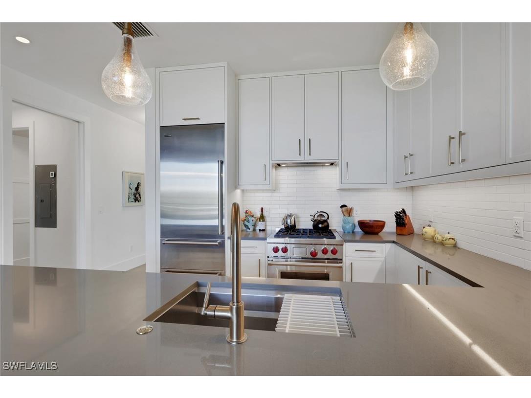 850 Central #303 Naples FL 34102 225079831 image6