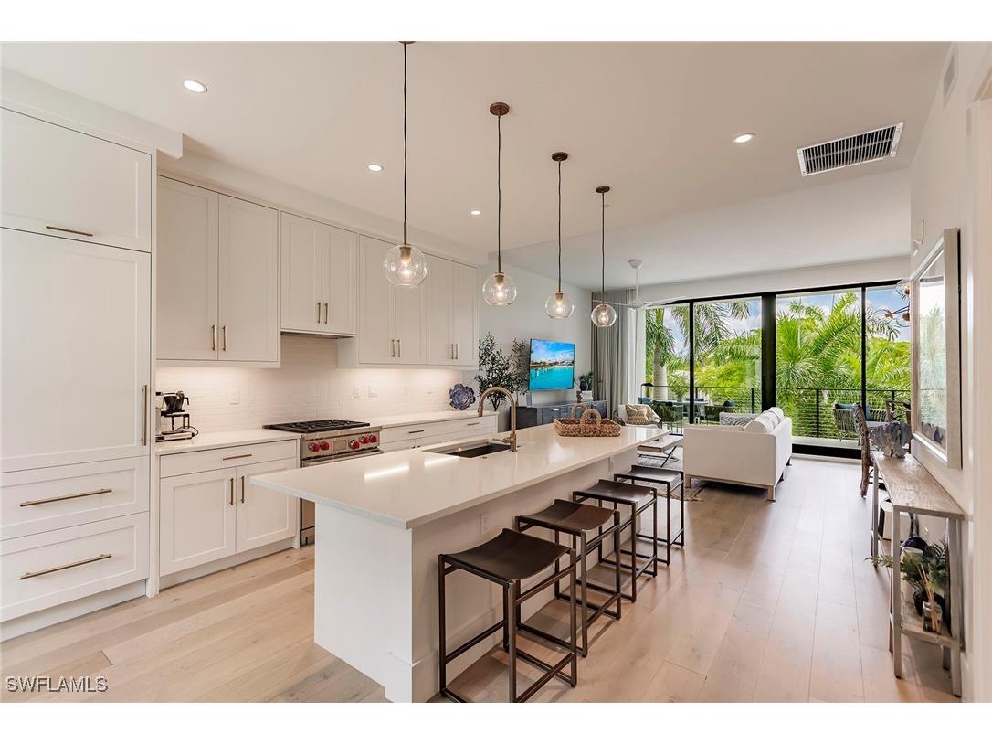 850 Central Avenue #203 Naples FL 34135 225060692 image1