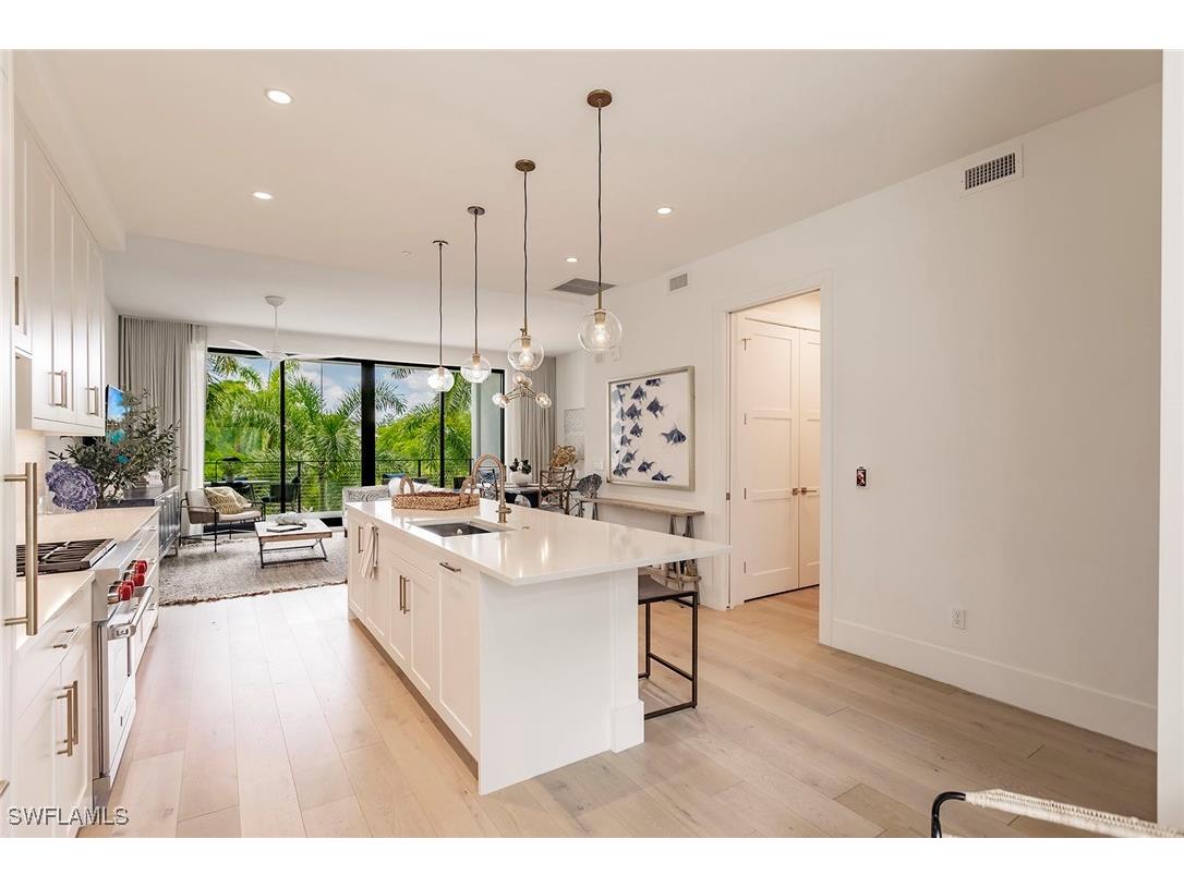 850 Central Avenue #203 Naples FL 34135 225060692 image2