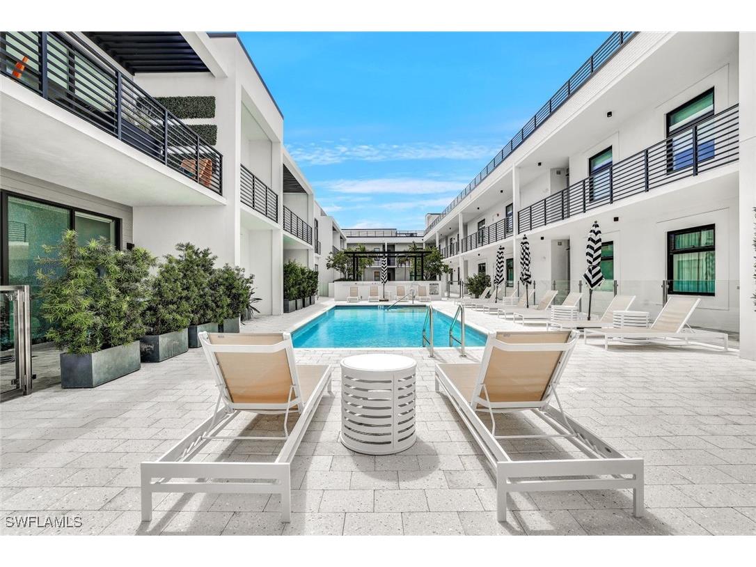 850 Central Avenue #207 Naples FL 34102 225061779 image1