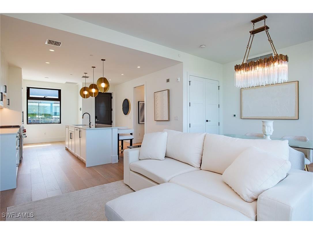 850 Central Avenue #304 Naples FL 34102 226004803 image1