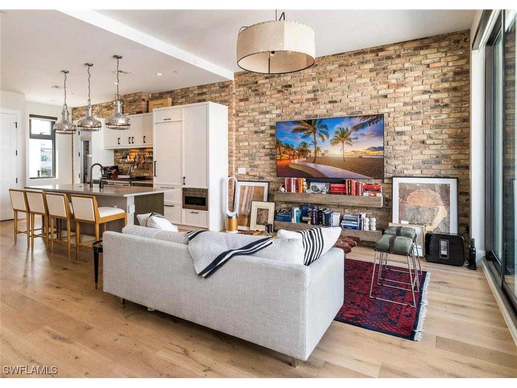 850 Central Avenue #311 Naples FL 34102 223020757 image1