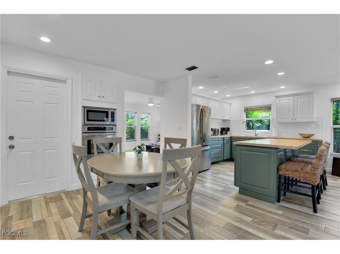 851 98th Avenue N Naples FL 34108 2025013794 image12