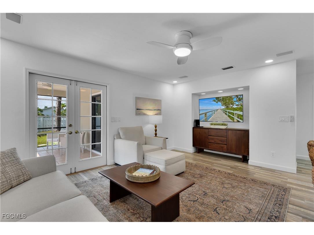 851 98th Avenue N Naples FL 34108 2025013794 image4