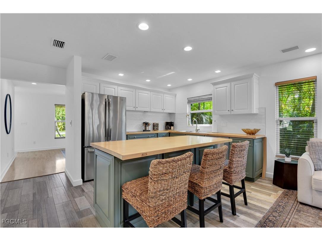 851 98th Avenue N Naples FL 34108 2025013794 image5