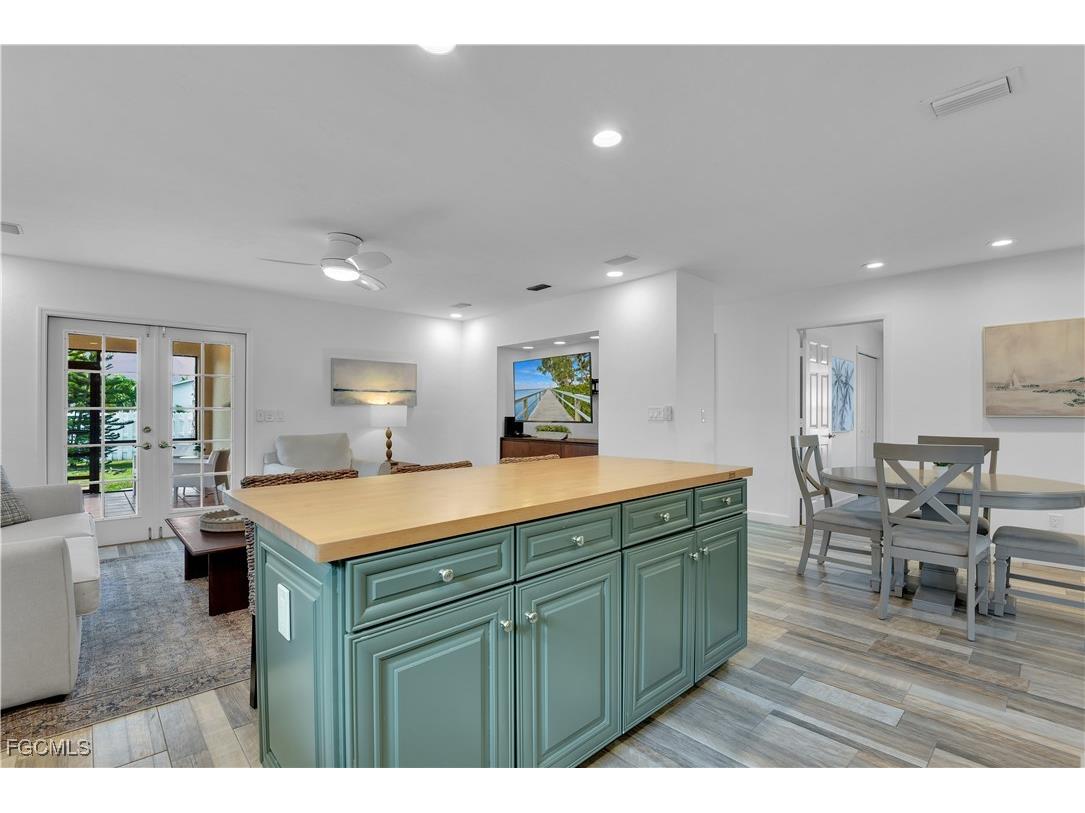 851 98th Avenue N Naples FL 34108 2025013794 image6