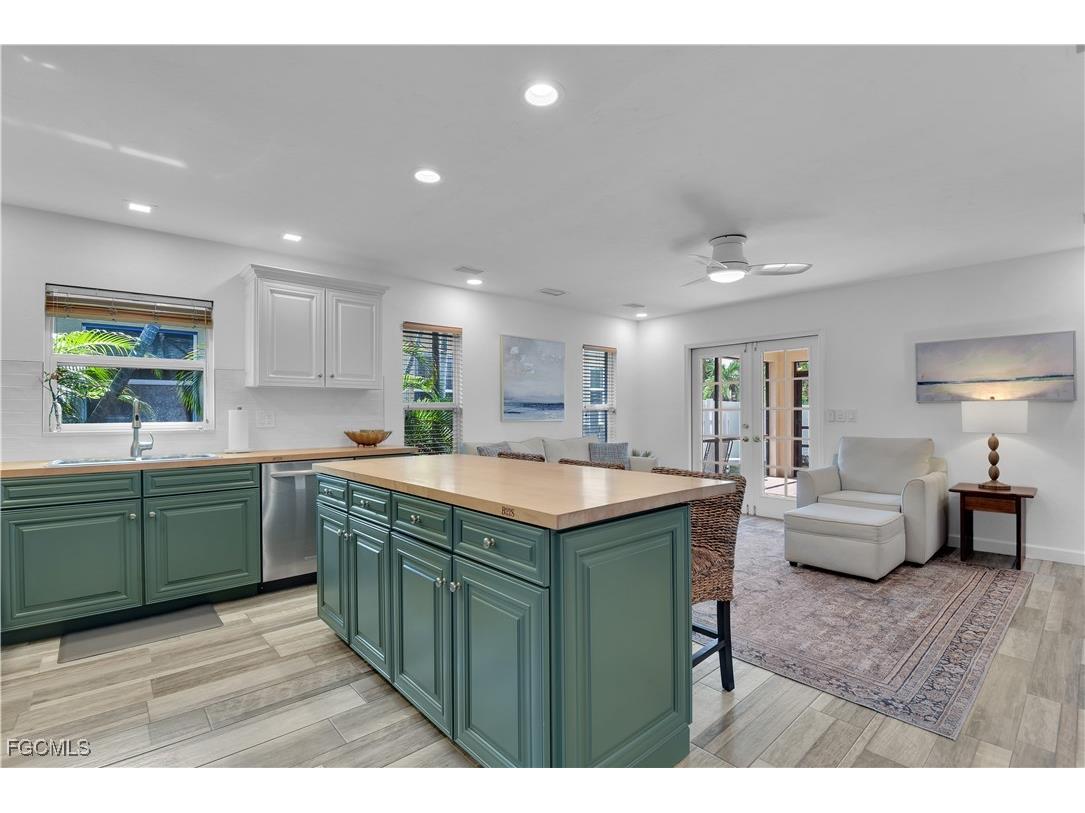 851 98th Avenue N Naples FL 34108 2025013794 image8