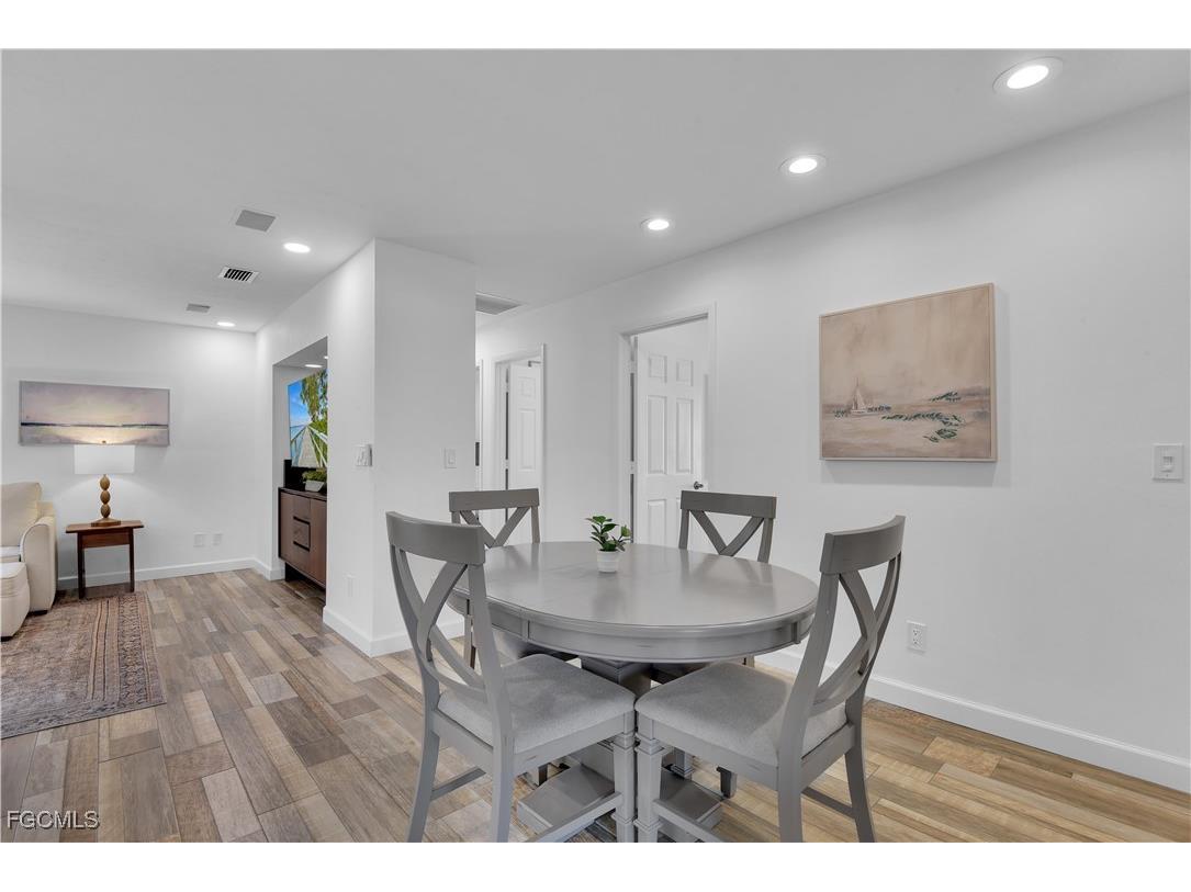 851 98th Avenue N Naples FL 34108 2025013794 image9