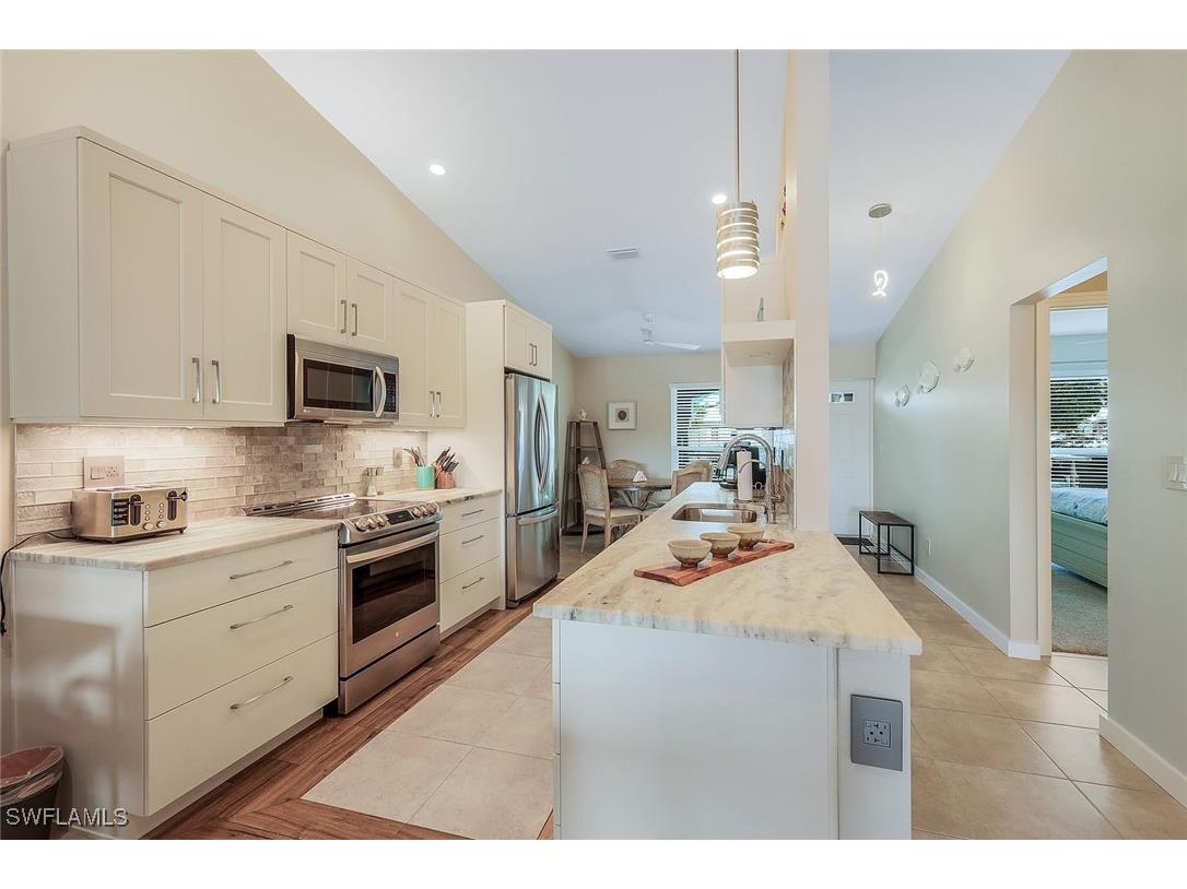 851 Gulf Pavilion Drive #202 Naples FL 34108 225079927 image6