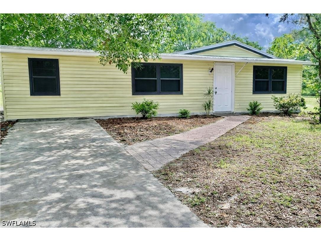 851 W Lincoln Avenue Labelle FL 33935 226008975 image1