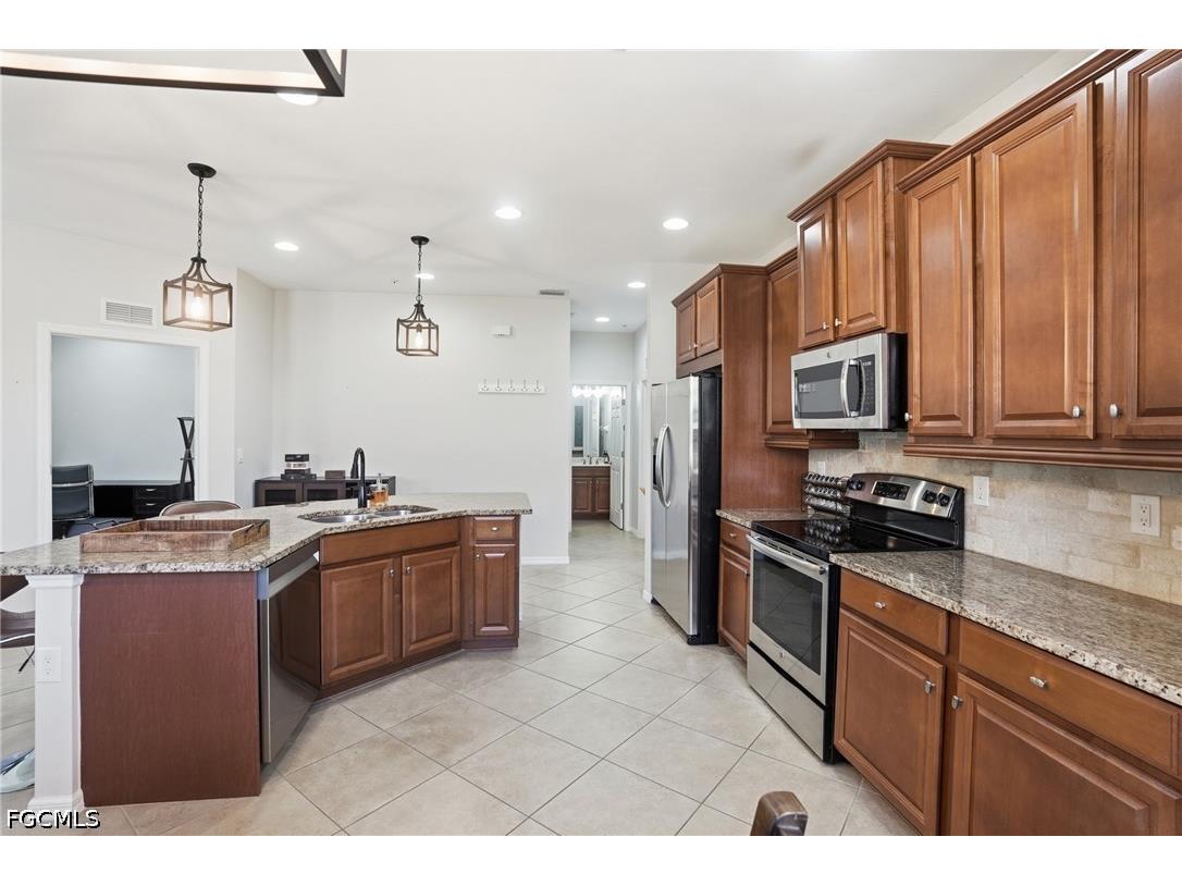 8515 Oakshade Circle #201 Fort Myers FL 33919 2026019659 image13