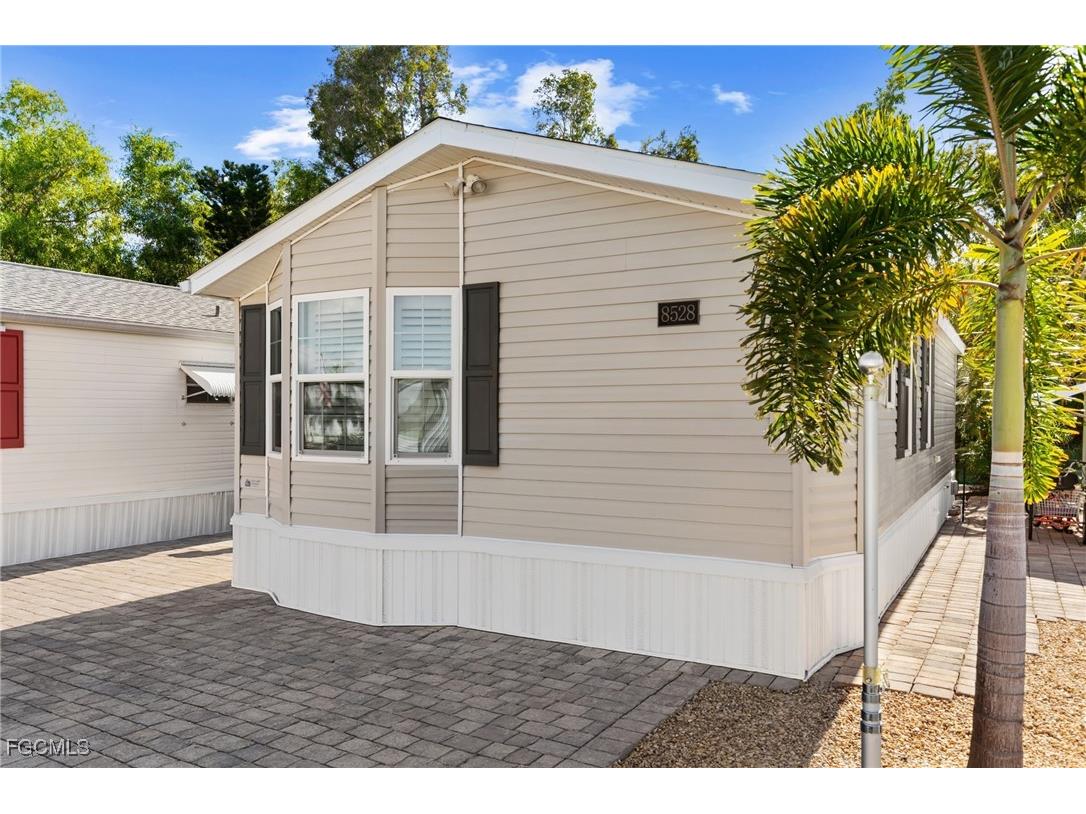 8528 Pepperwood Drive Estero FL 33928 2025022058 image24