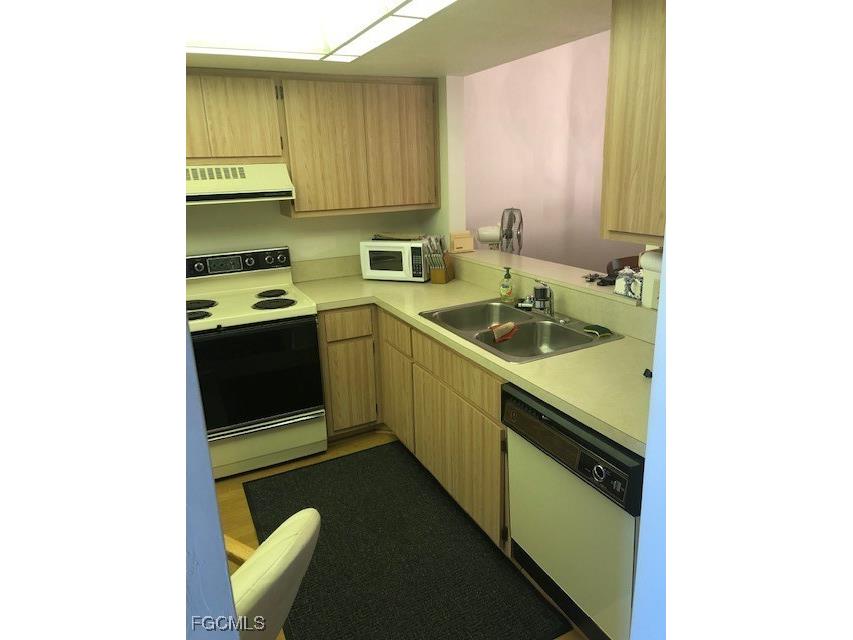 8534 Charter Club Circle #8 Fort Myers FL 33919 2025017859 image6