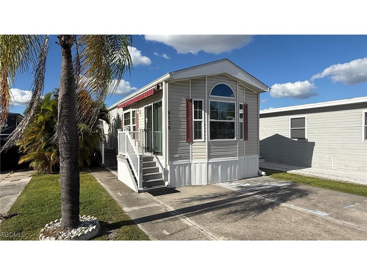 8539 Pepperwood Drive Estero FL 33928 2025015851 image1