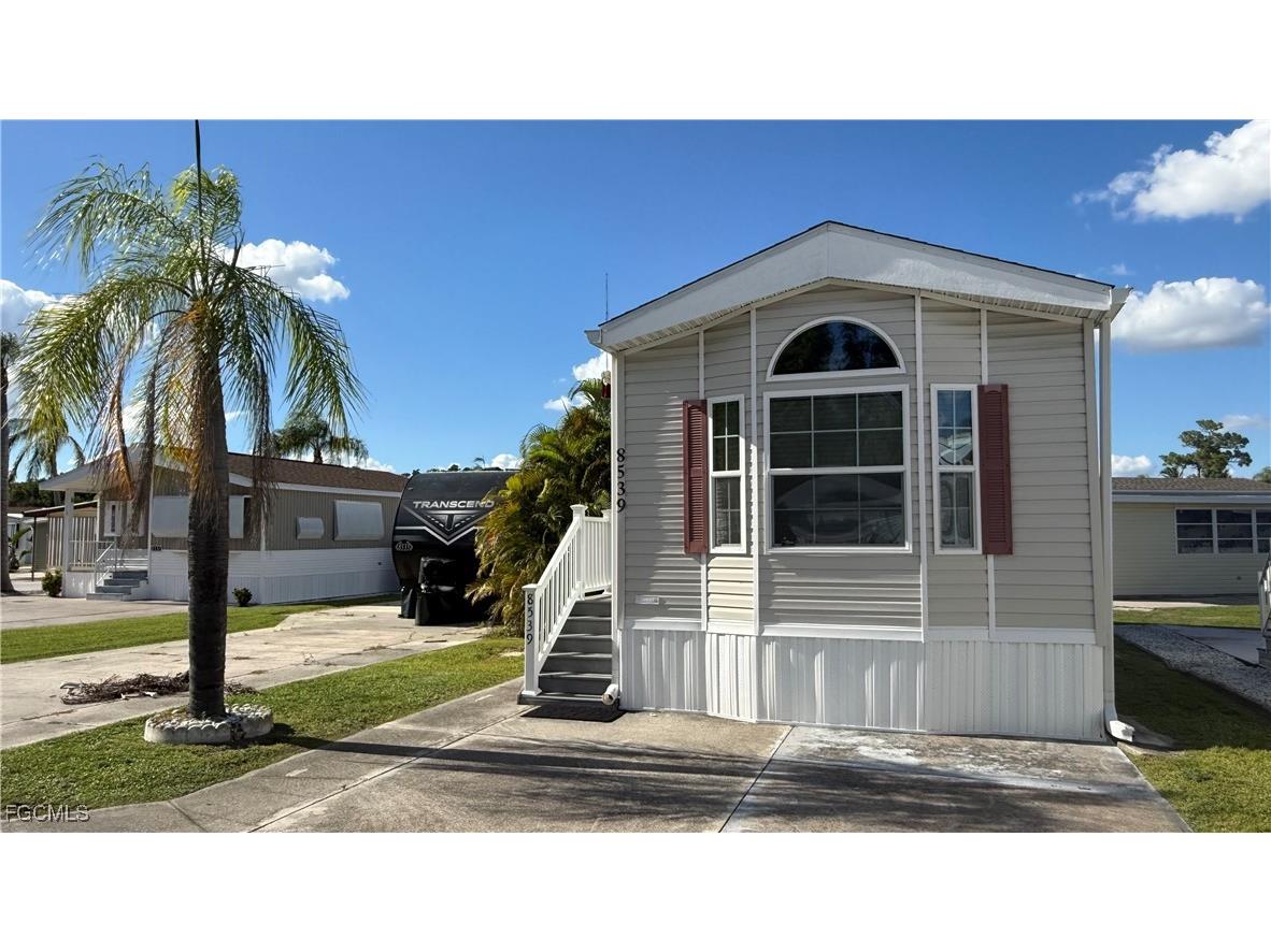 8539 Pepperwood Drive Estero FL 33928 2025015851 image2
