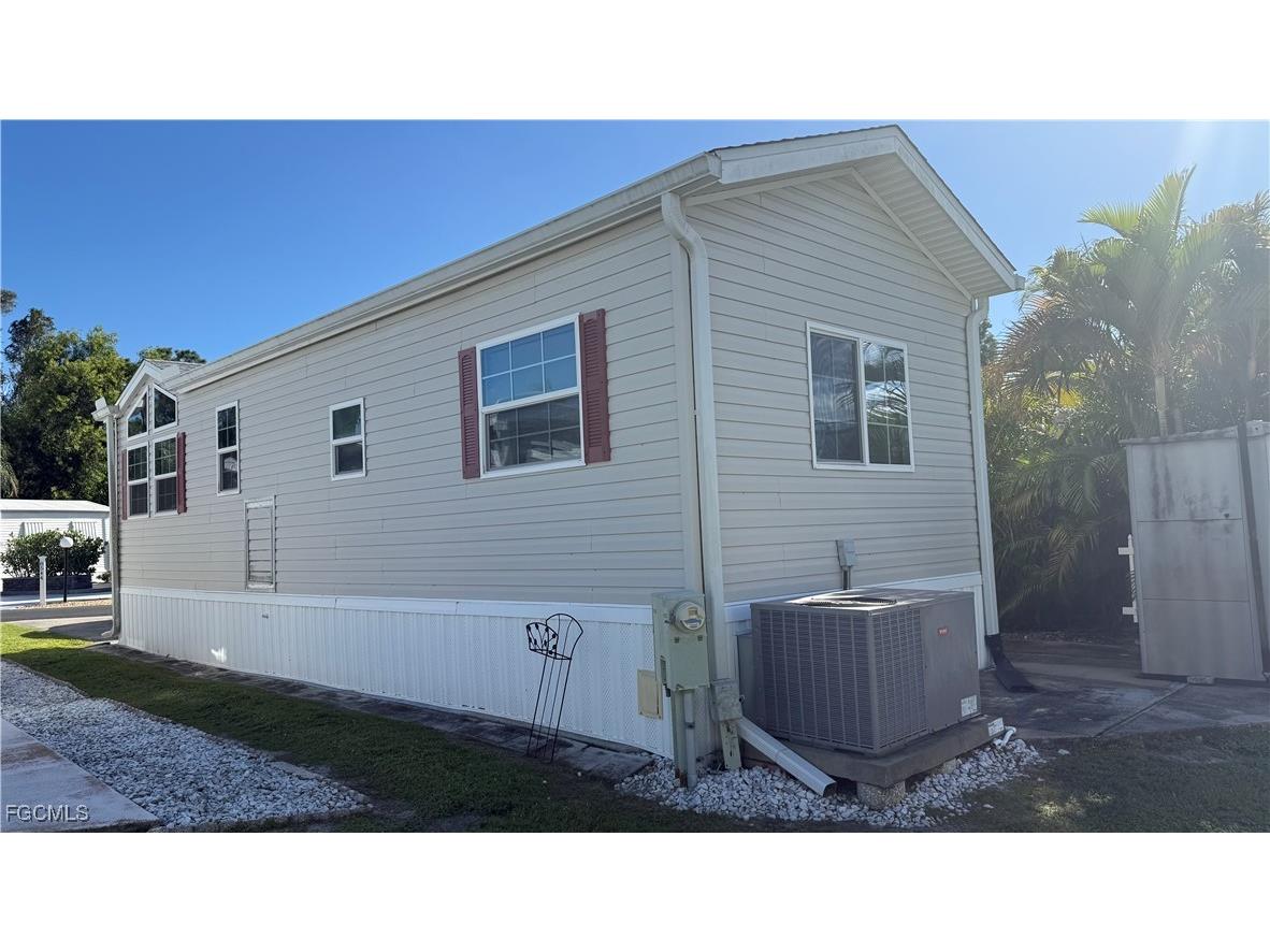 8539 Pepperwood Drive Estero FL 33928 2025015851 image3