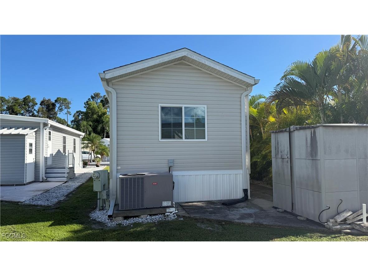 8539 Pepperwood Drive Estero FL 33928 2025015851 image4