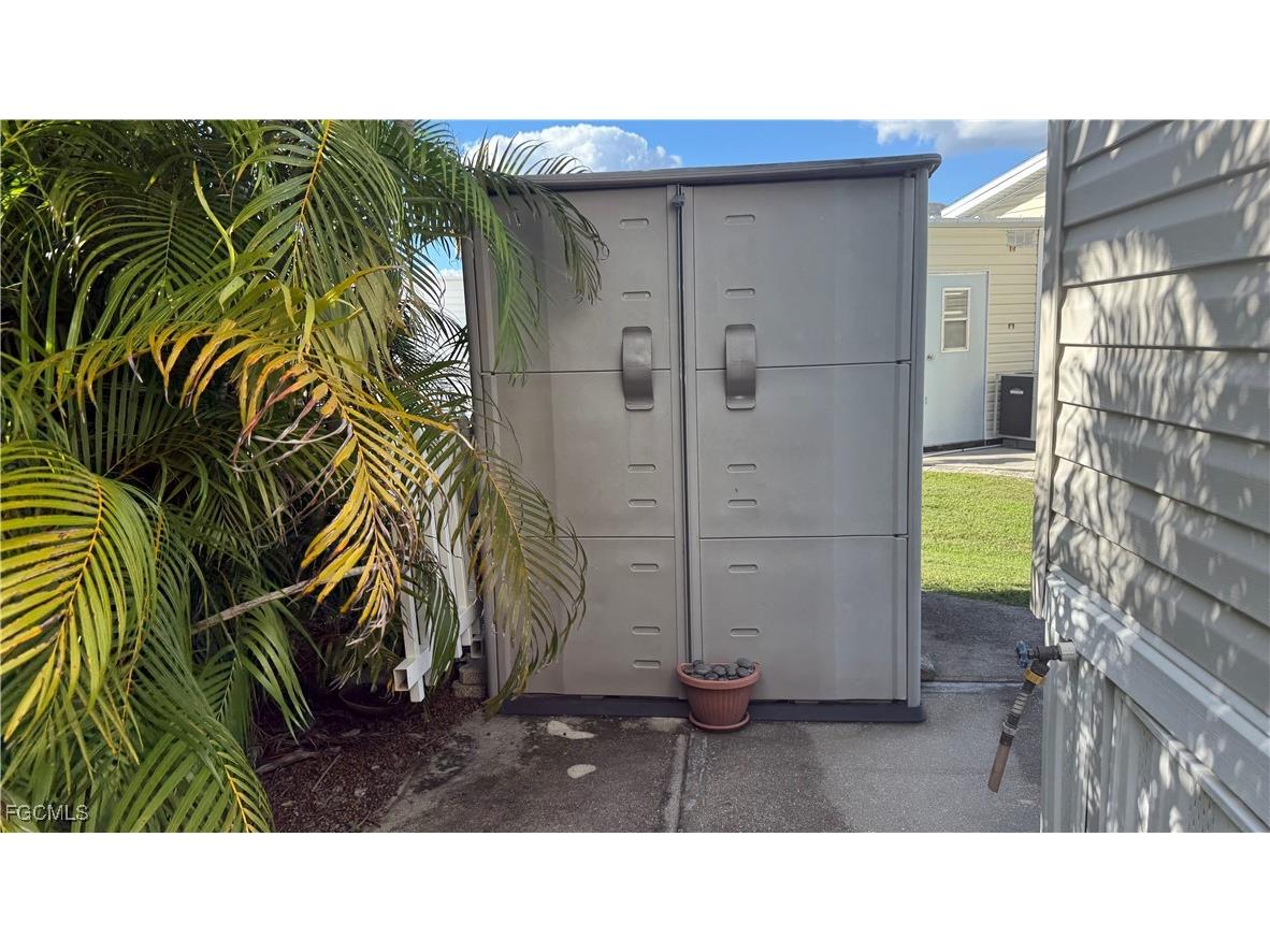 8539 Pepperwood Drive Estero FL 33928 2025015851 image5