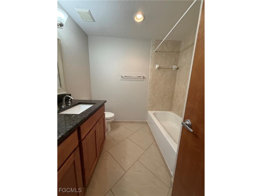 8555 Bernwood Cove Loop #103 Fort Myers FL 33966 2025026386 image21