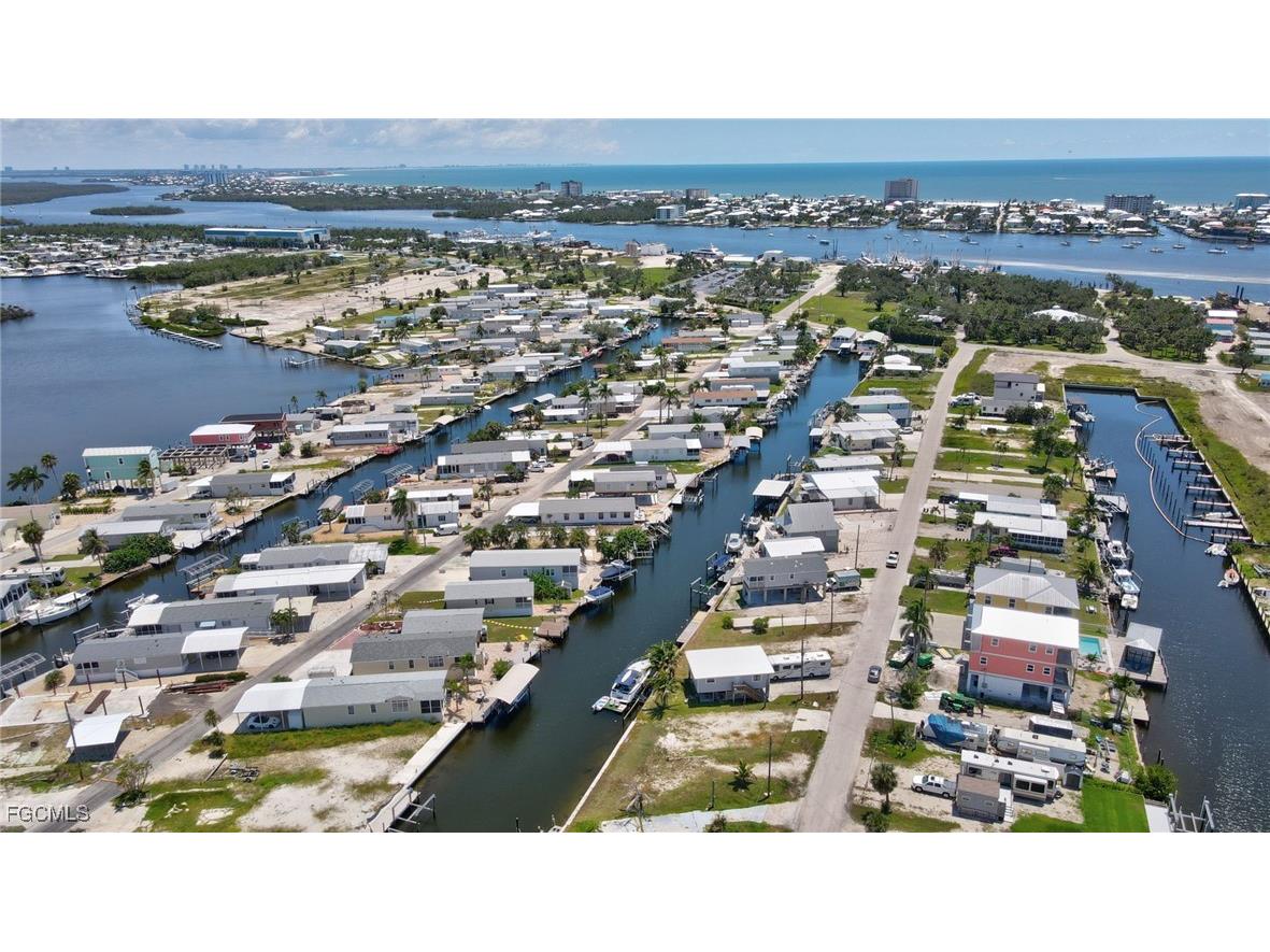 856 Oak Street Fort Myers Beach FL 33931 2025006484 image10