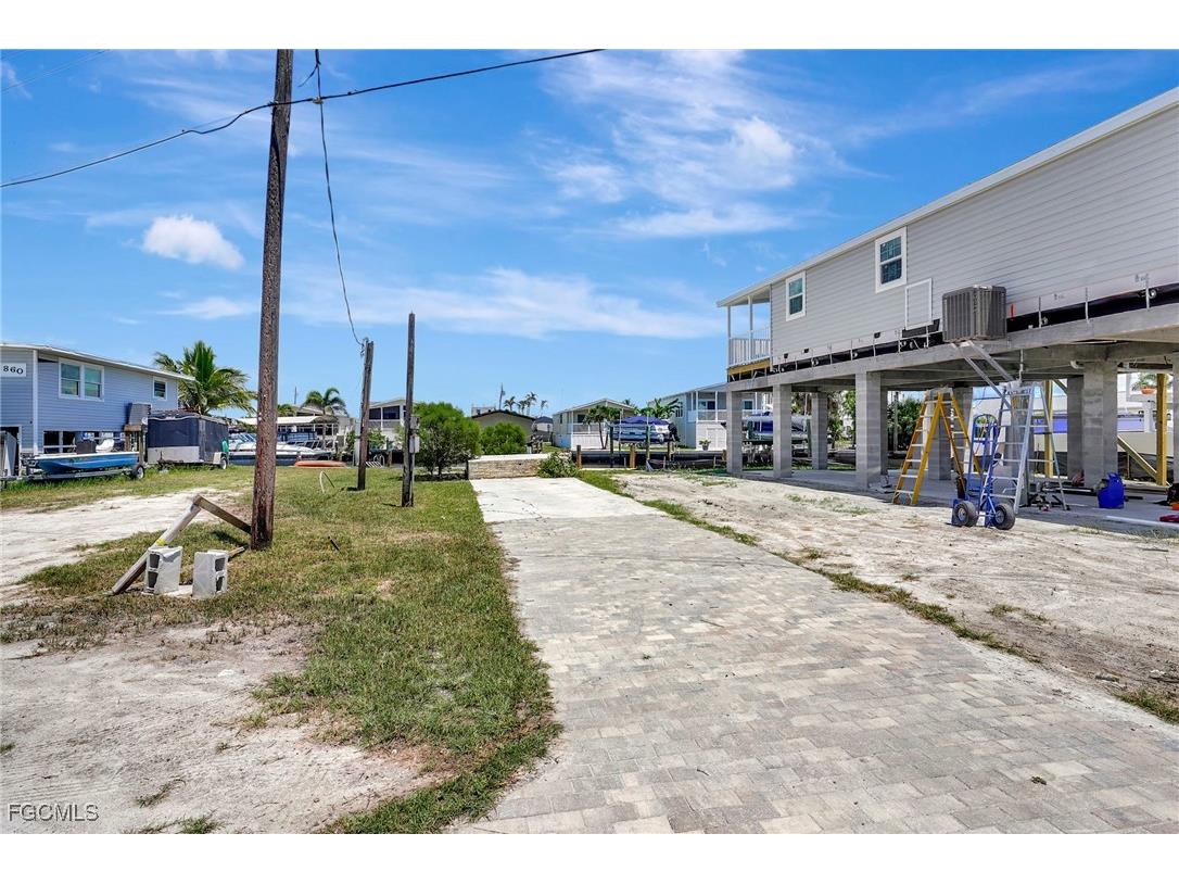 856 Oak Street Fort Myers Beach FL 33931 2025006484 image13