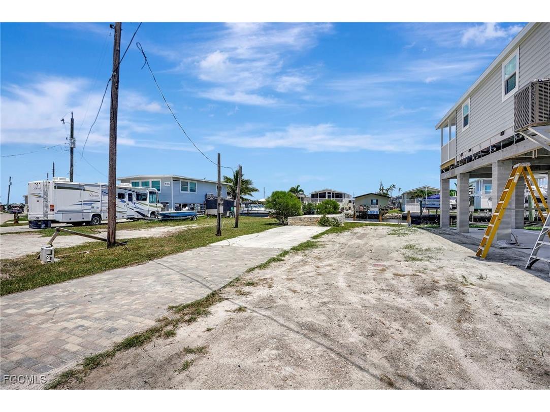 856 Oak Street Fort Myers Beach FL 33931 2025006484 image14