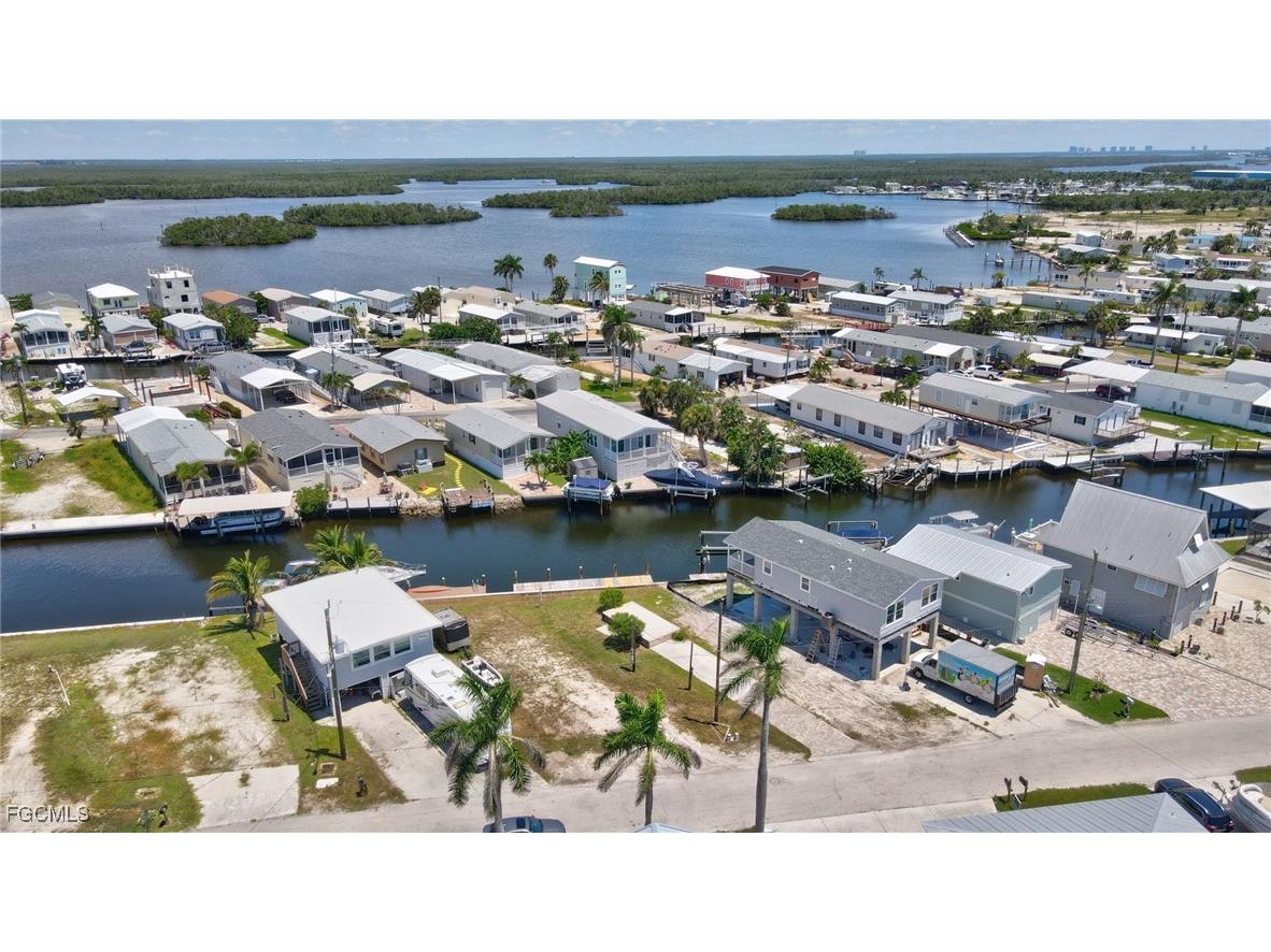 856 Oak Street Fort Myers Beach FL 33931 2025006484 image2