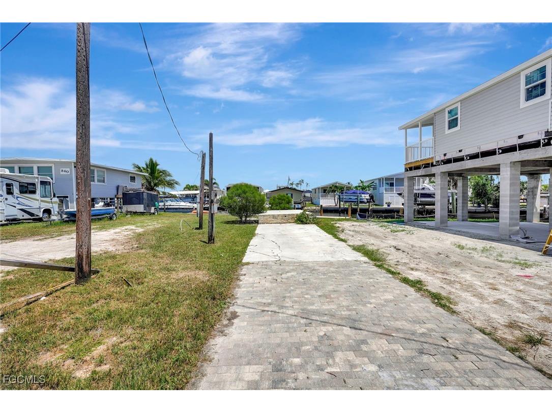 856 Oak Street Fort Myers Beach FL 33931 2025006484 image22