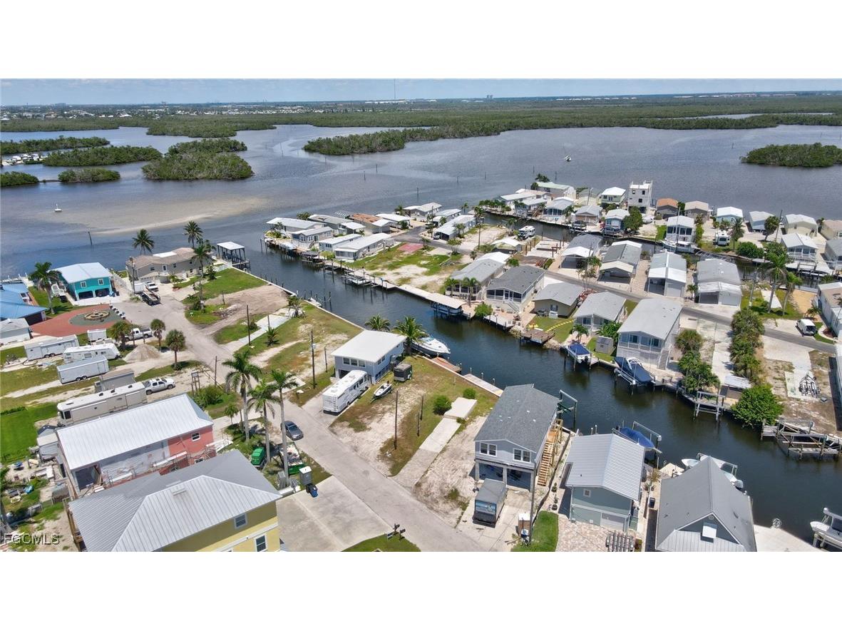 856 Oak Street Fort Myers Beach FL 33931 2025006484 image3