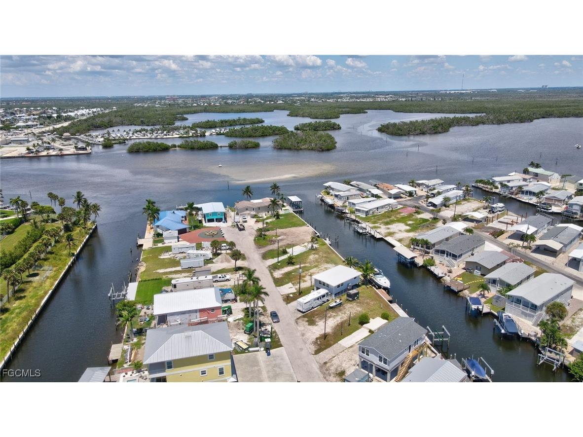 856 Oak Street Fort Myers Beach FL 33931 2025006484 image4