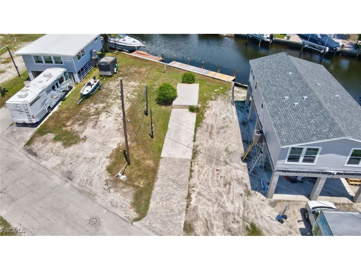 856 Oak Street Fort Myers Beach FL 33931 2025006484 image6