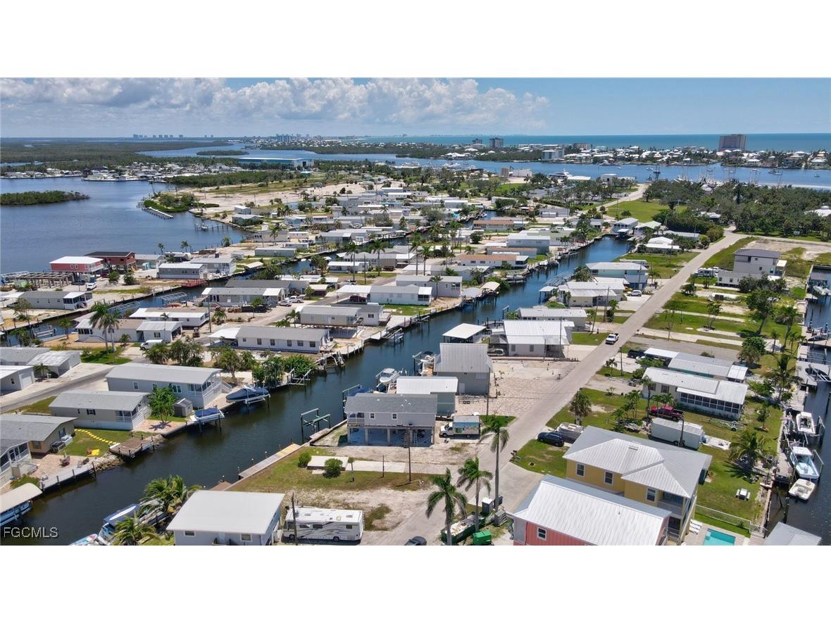 856 Oak Street Fort Myers Beach FL 33931 2025006484 image8