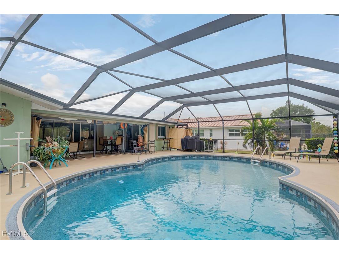 857 SE 41st Street Cape Coral FL 33904 2026002862 image1