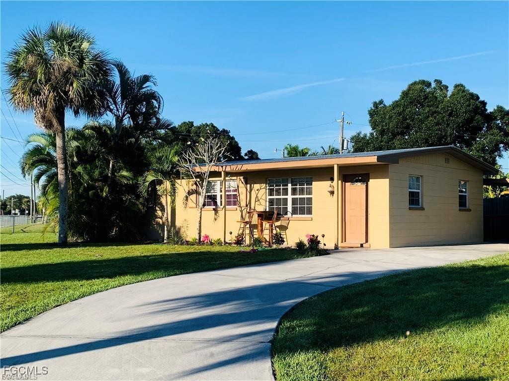 860 Camellia Drive North Fort Myers FL 33903 2025015933 image1
