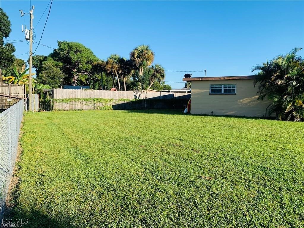 860 Camellia Drive North Fort Myers FL 33903 2025015933 image4