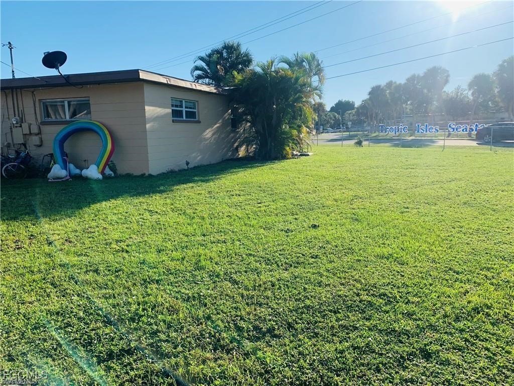 860 Camellia Drive North Fort Myers FL 33903 2025015933 image6