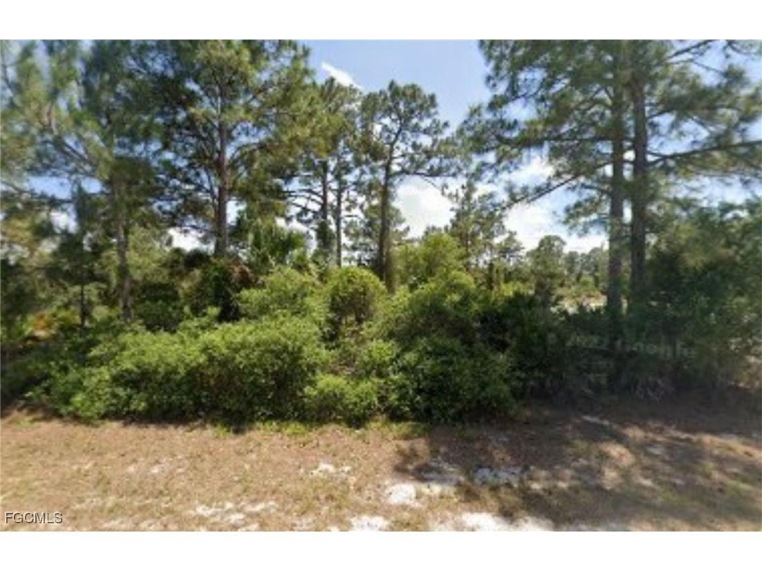 860 Campbell Street E Lehigh Acres FL 33974 2025003103 image2