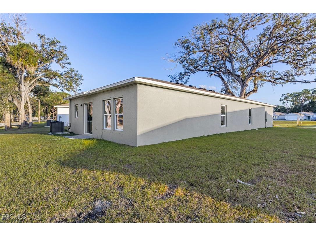 860 Friendship Circle Labelle FL 33935 224049163 image5