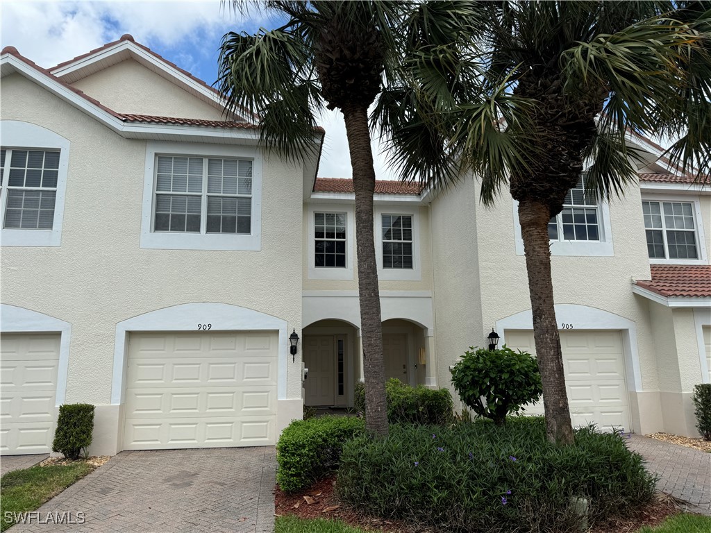 860 Hampton Circle #165 Naples FL 34105 225064640 image1