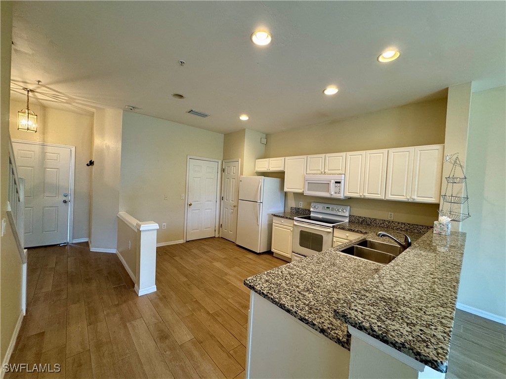 860 Hampton Circle #165 Naples FL 34105 225064640 image3