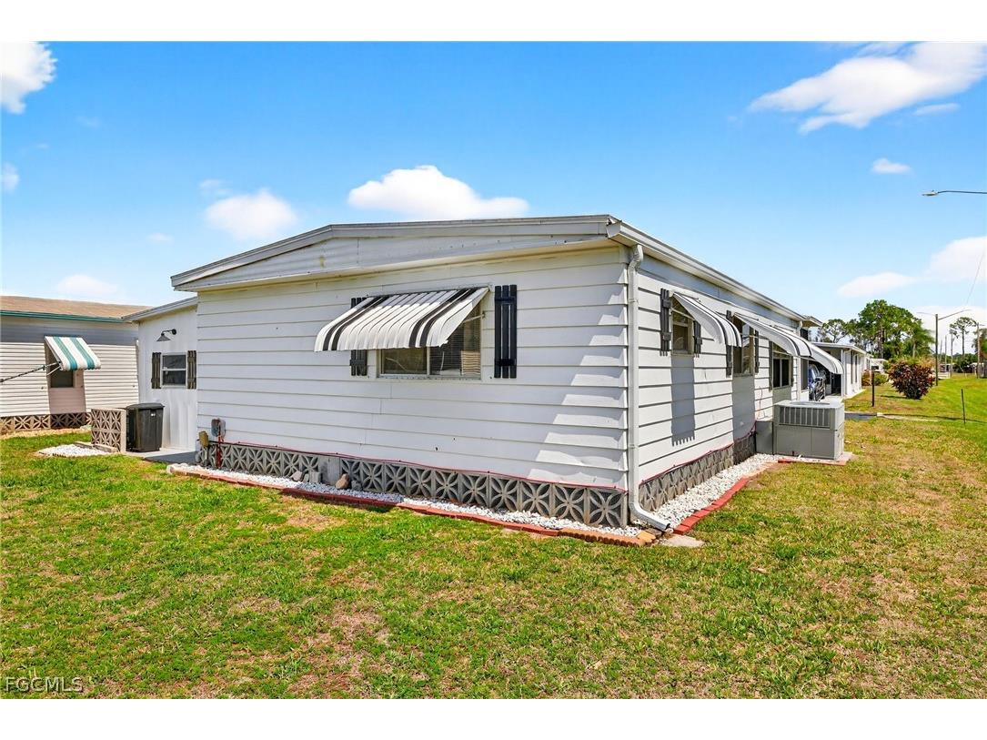 860 Moonlight Drive North Fort Myers FL 33917 2026013595 image23