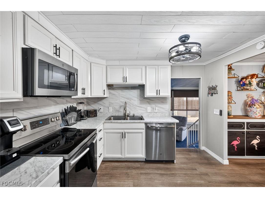 860 Moonlight Drive North Fort Myers FL 33917 2026013595 image3