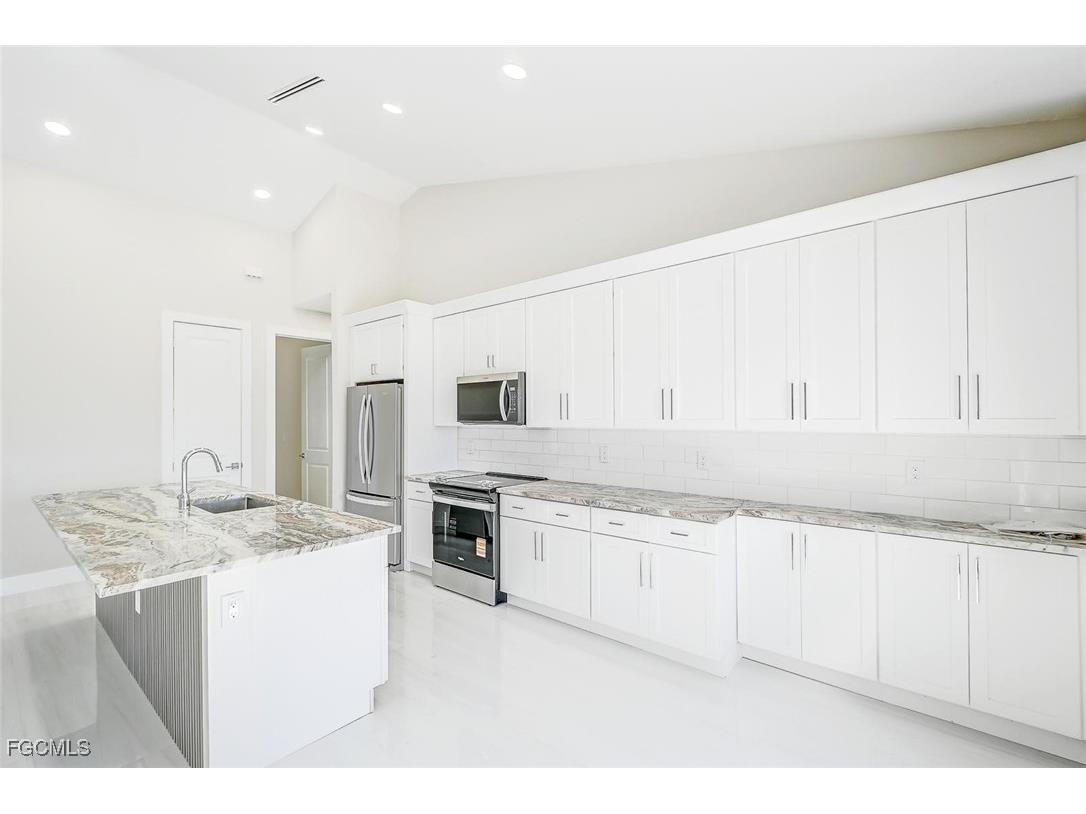 860 NE 6th Avenue Cape Coral FL 33909 2025017009 image21